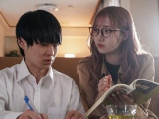 Cô giáo dạy trò yêu đương cho trẻ em