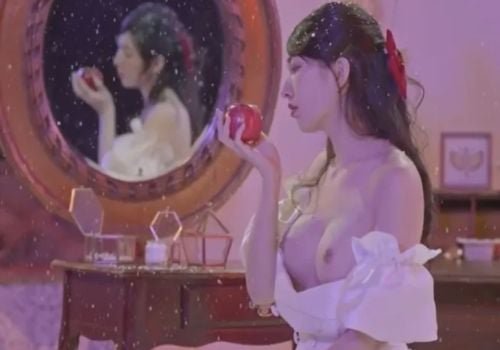 Nàng Bạch Tuyết là một người tình nóng bỏng không thể cưỡng lại